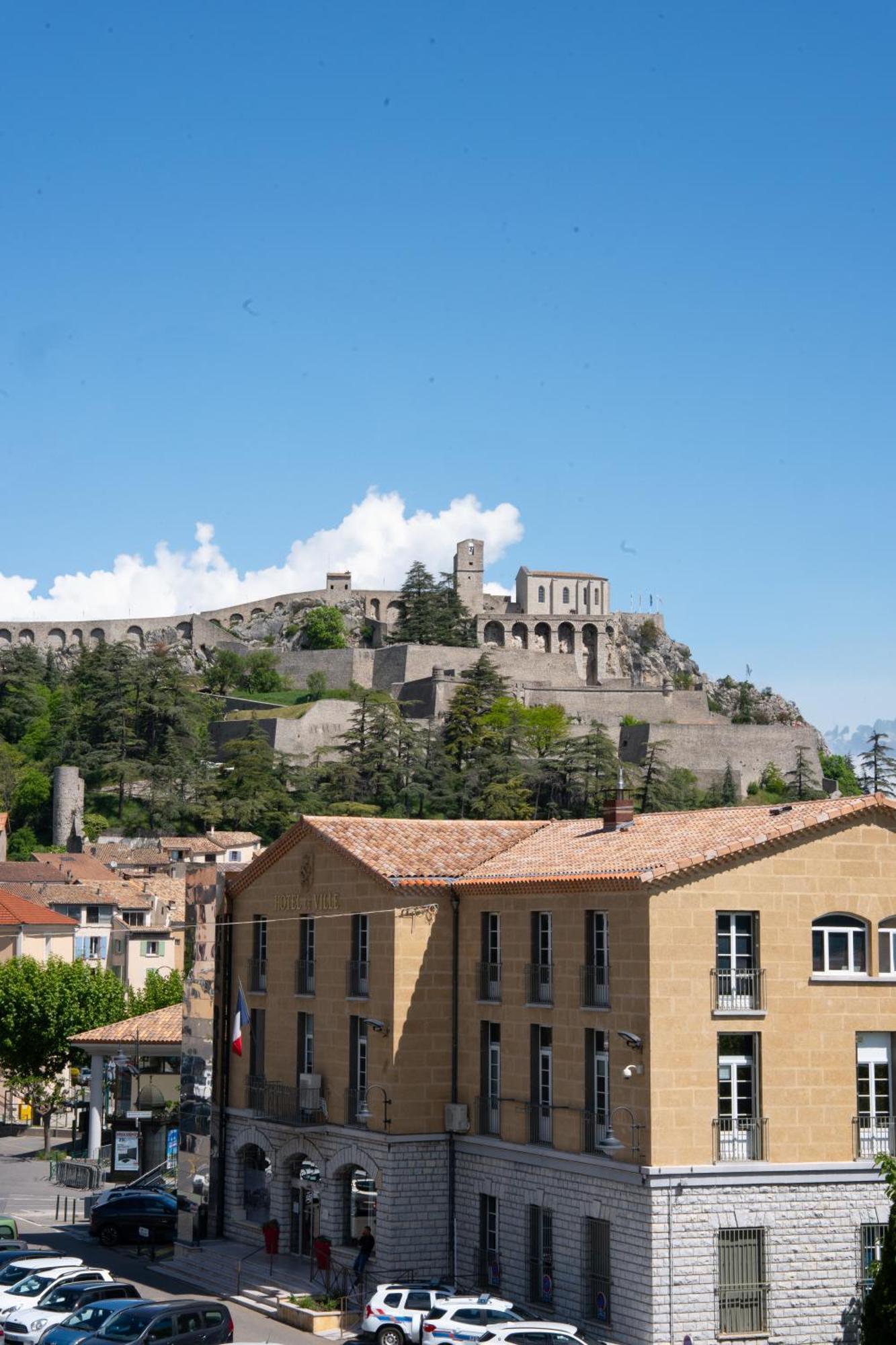 Appartement Centre De Sisteron Eksteriør bilde
